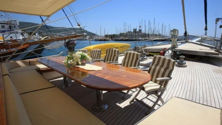 Aegean Clipper 11