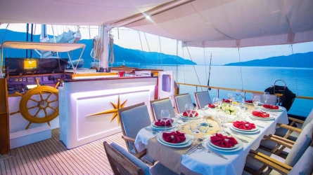 Dea Del Mare 32