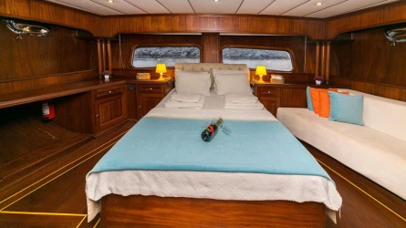 Dea Del Mare 42