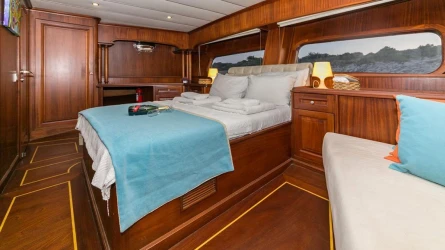 Dea Del Mare 44