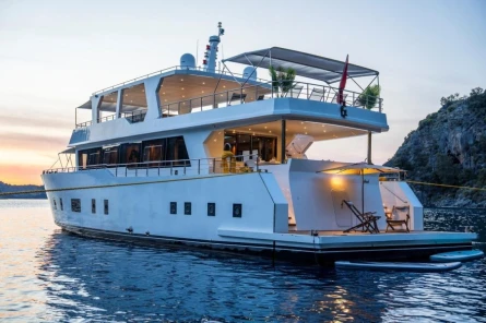 Lila  trawler