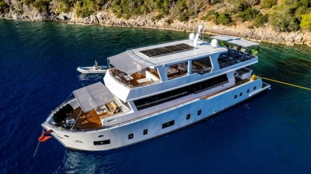 Lila  trawler
