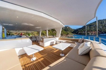 Lila  trawler 6