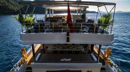 Lila  trawler 13