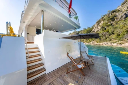 Lila  trawler 15