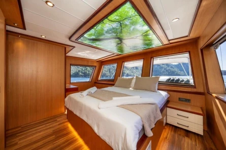 Lila  trawler 19