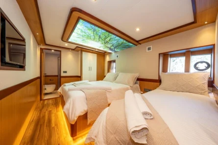 Lila  trawler 25