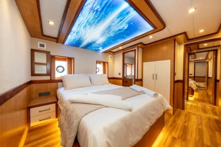 Lila  trawler 28