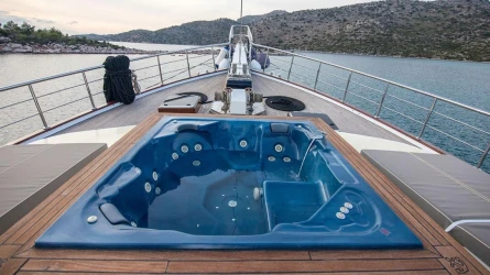 Nevra Queen 23