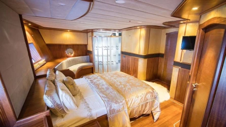 Nevra Queen 44
