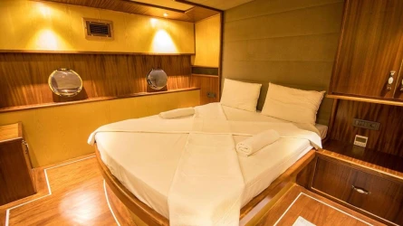 Nevra Queen 49