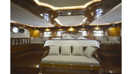 Queen Atlantis 42