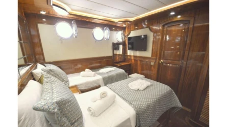 Queen Atlantis 45