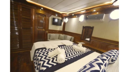 Queen Atlantis 50