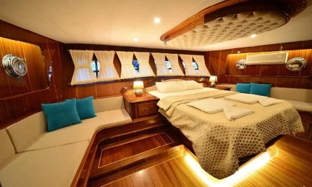 Queen Lila 30