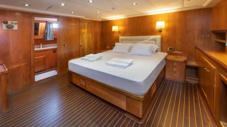Queen Of Sea 35