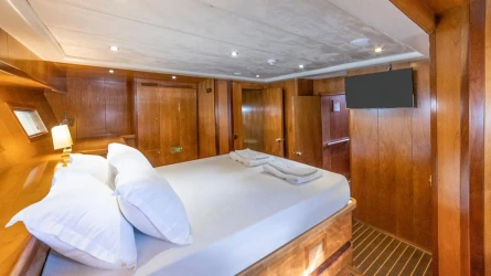 Queen Of Sea 38