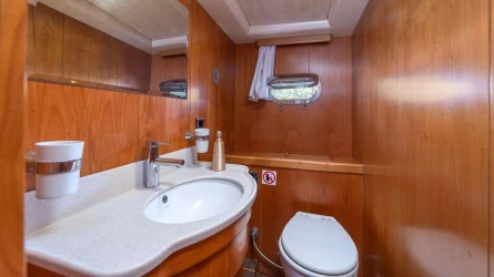 Queen Of Sea 48
