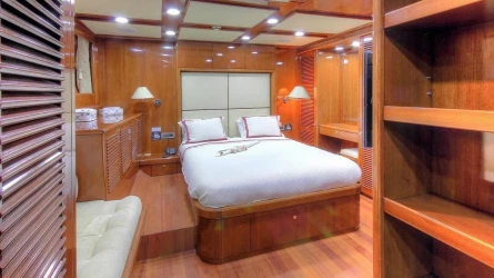 Sea Dream 32