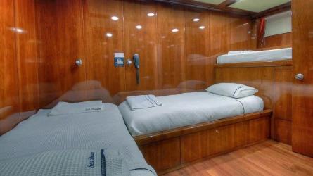 Sea Dream 33