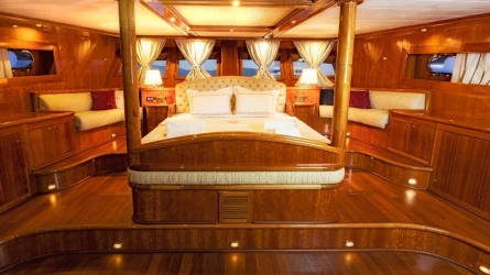 Silver Moon 32